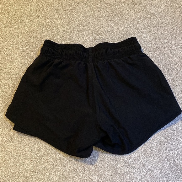 Albion Fit Black Lunge Shorts - Picture 6 of 7